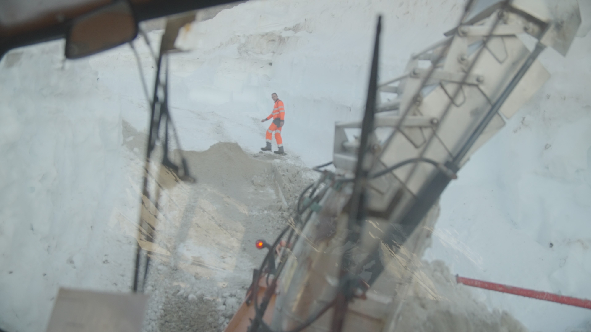 Image tirée du film Déneigeurs